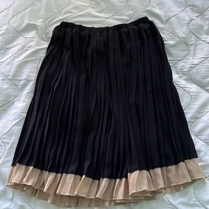Moon collection black pleated mini skirt